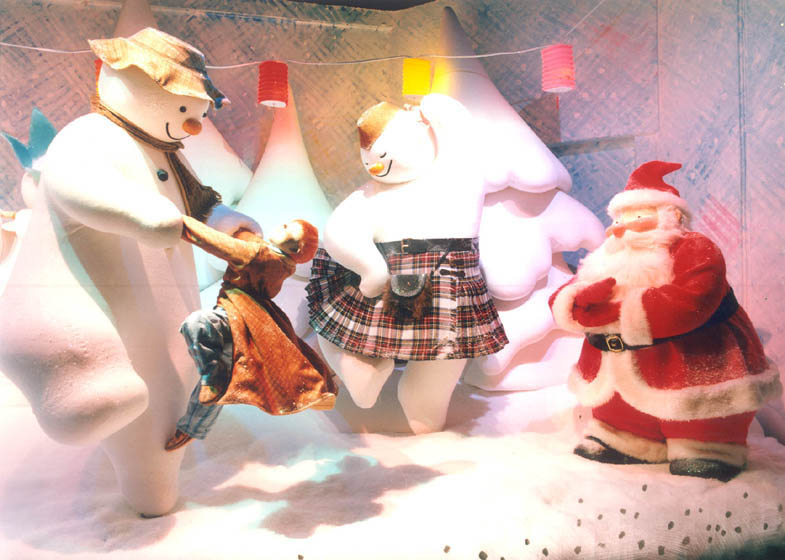 03 Hamleys Dancing Snowman Display